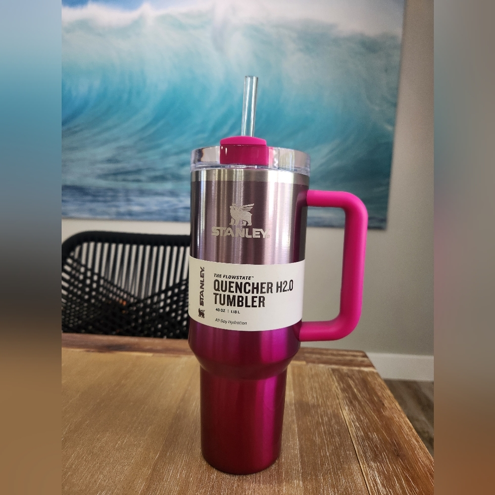 Stanley The Flowstate Quencher H2.0 40 oz Tumbler Camelia Ombre Pink
